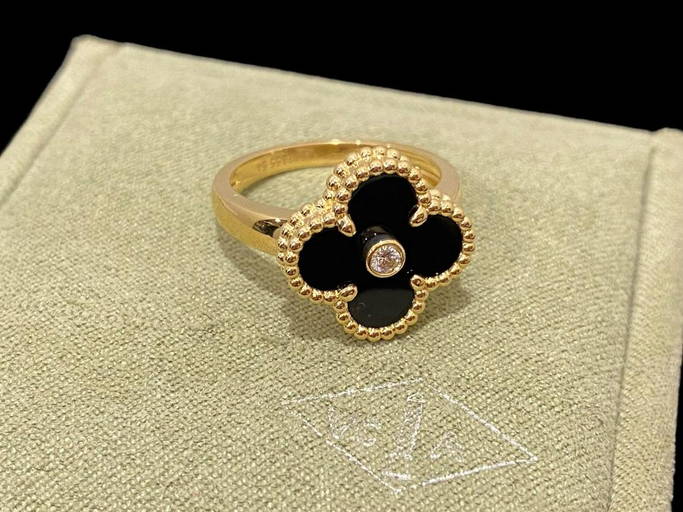 Elegant Clover Motif Ring with Onyx Center & Gold-Tone Beaded Design