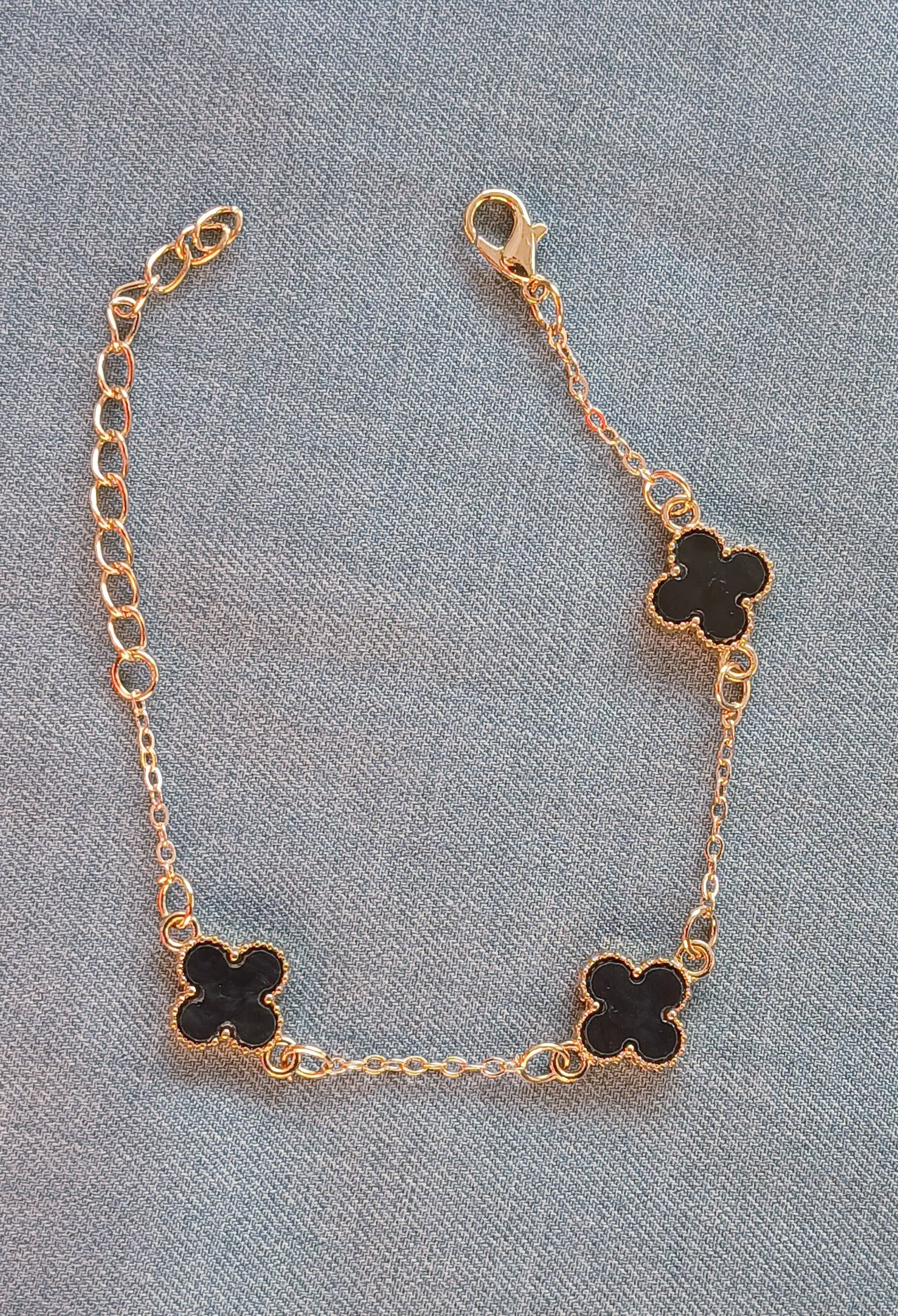 Chanel-Inspired Clover Charm Bracelet – Artificial Fashion Jewelry | Premium Gold-Tone Design