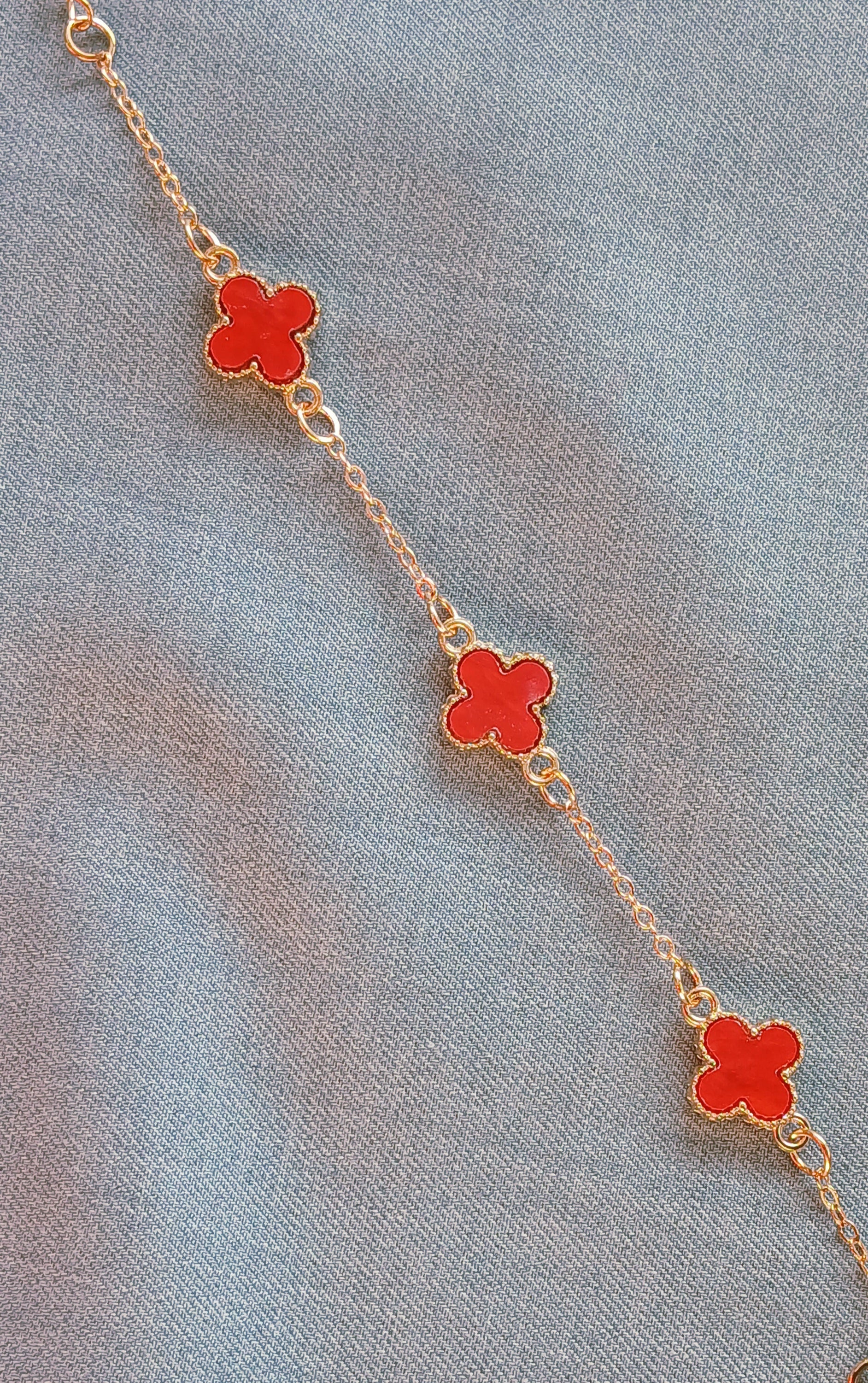 Chanel-Inspired Clover Charm Bracelet – Artificial Fashion Jewelry | Premium Gold-Tone Design