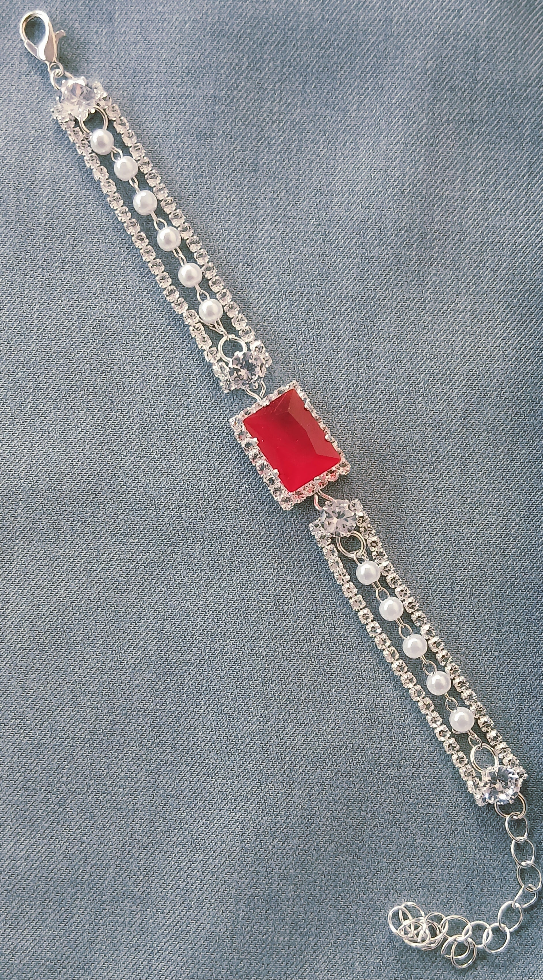 Luxury Crystal & Pearl Bracelet for Women – Elegant Rhinestone Chain Bracelet