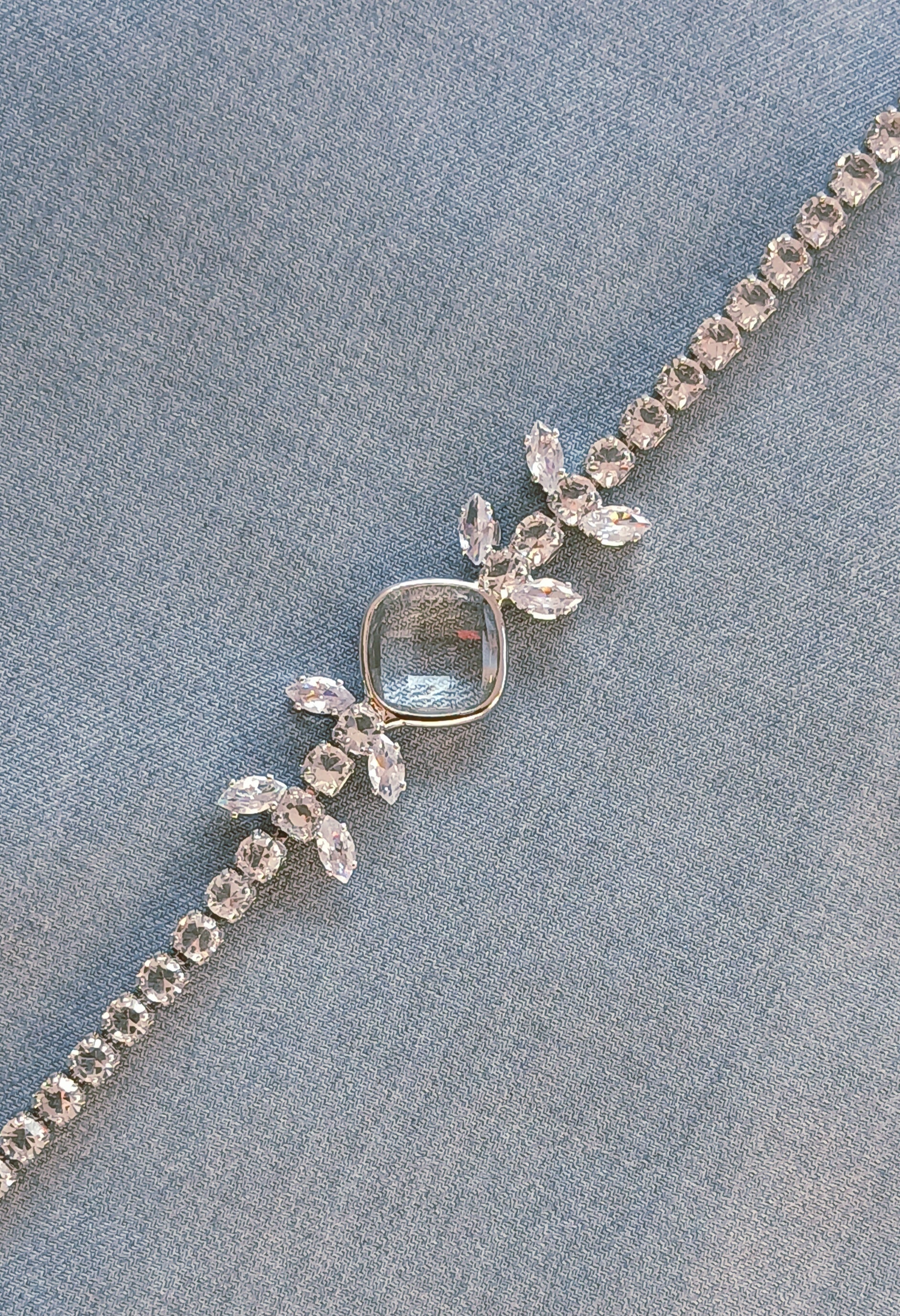 Luxury Floral Crystal Stone Bracelet – Premium Rhinestone Chain